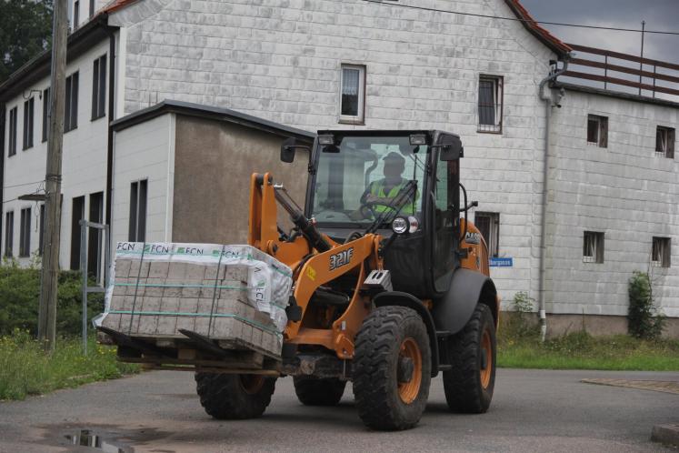 Case 321F Compact Wheel Loader available from Dennis Barnfield Ltd. Plant Machinery sales in the North West.