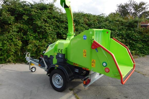 Jensen A530 Petrol Wheeled Chipper available from Dennis Barnfield Ltd, tracked chippers in Lancashire, Cumbria and the North West!