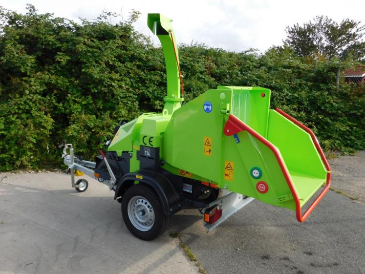 Jensen A530 Petrol Wheeled Chipper available from Dennis Barnfield Ltd, tracked chippers in Lancashire, Cumbria and the North West!