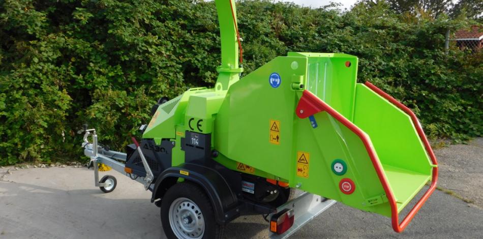 Jensen A530 Petrol Wheeled Chipper available from Dennis Barnfield Ltd, tracked chippers in Lancashire, Cumbria and the North West!